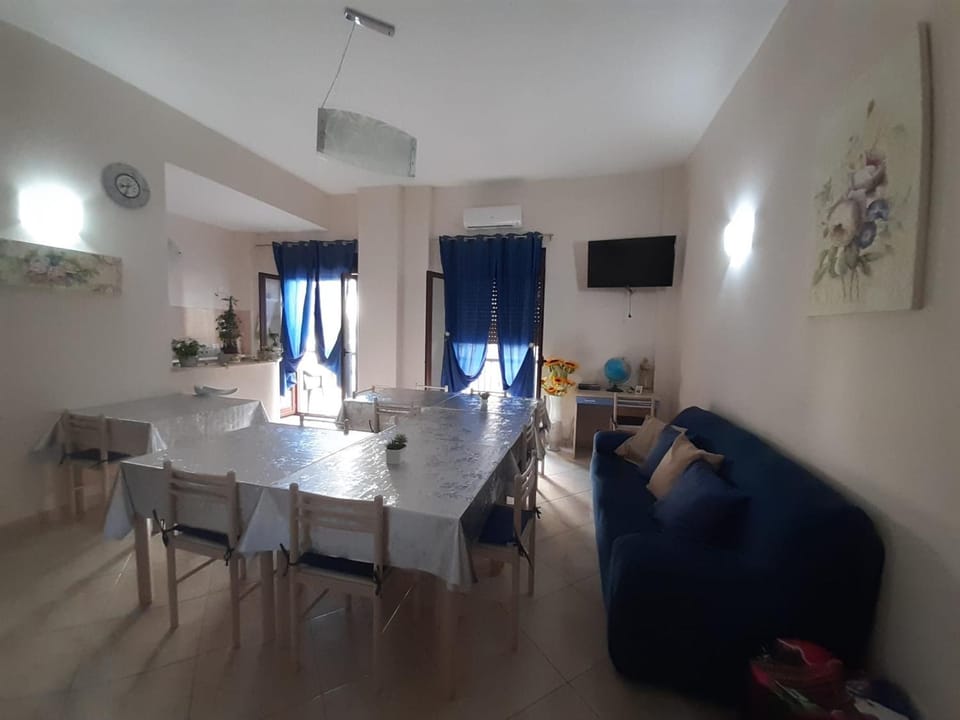 Communal lounge/ TV room, Lobby or reception