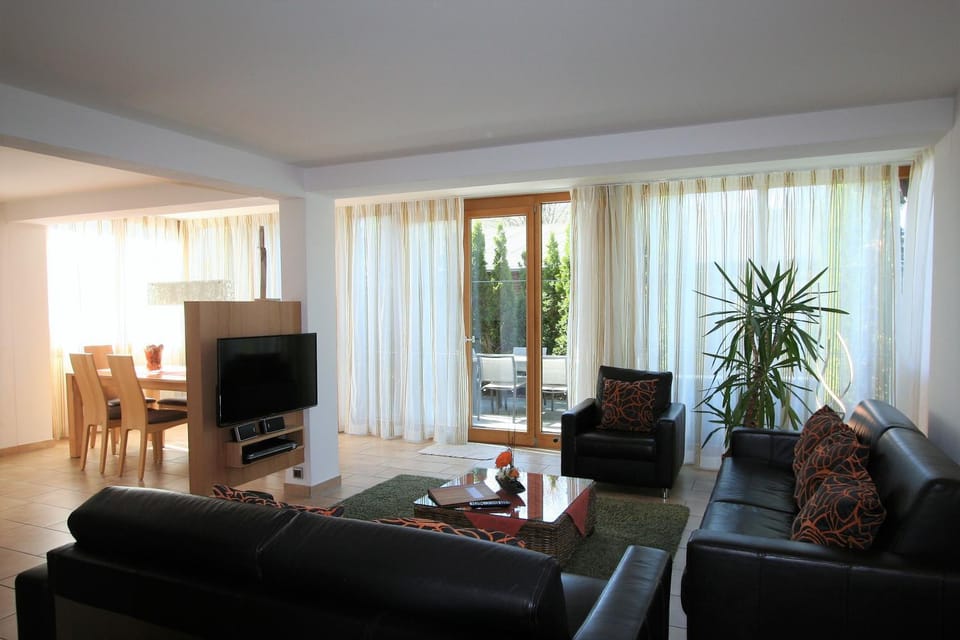 TV and multimedia, Balcony/Terrace, Living room, Dining area