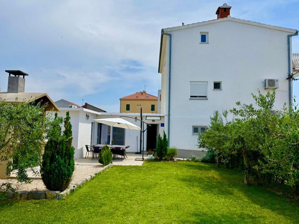 Property building, Garden, Garden view