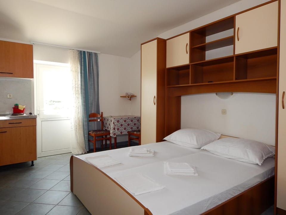 Guest House Frane Bed and Breakfast in Zadar County