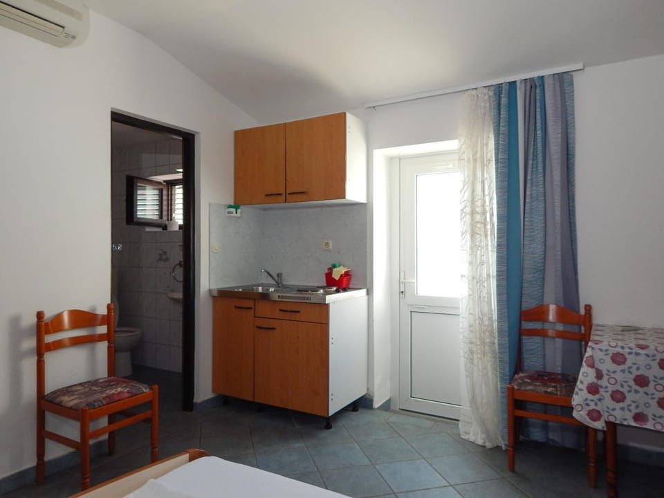 Guest House Frane Bed and Breakfast in Zadar County