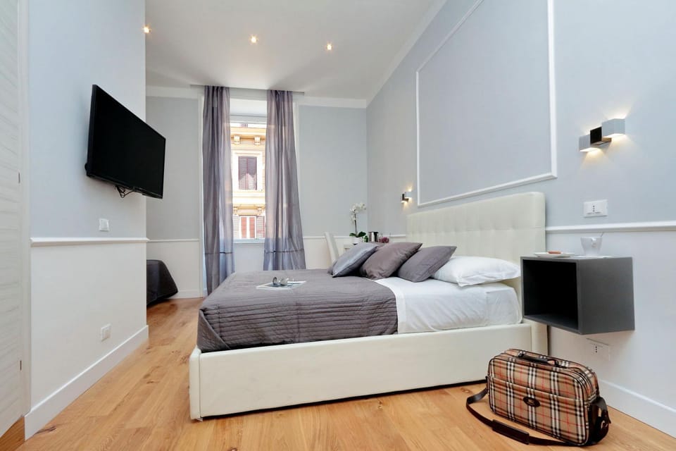 Bed, TV and multimedia, Photo of the whole room, Bedroom