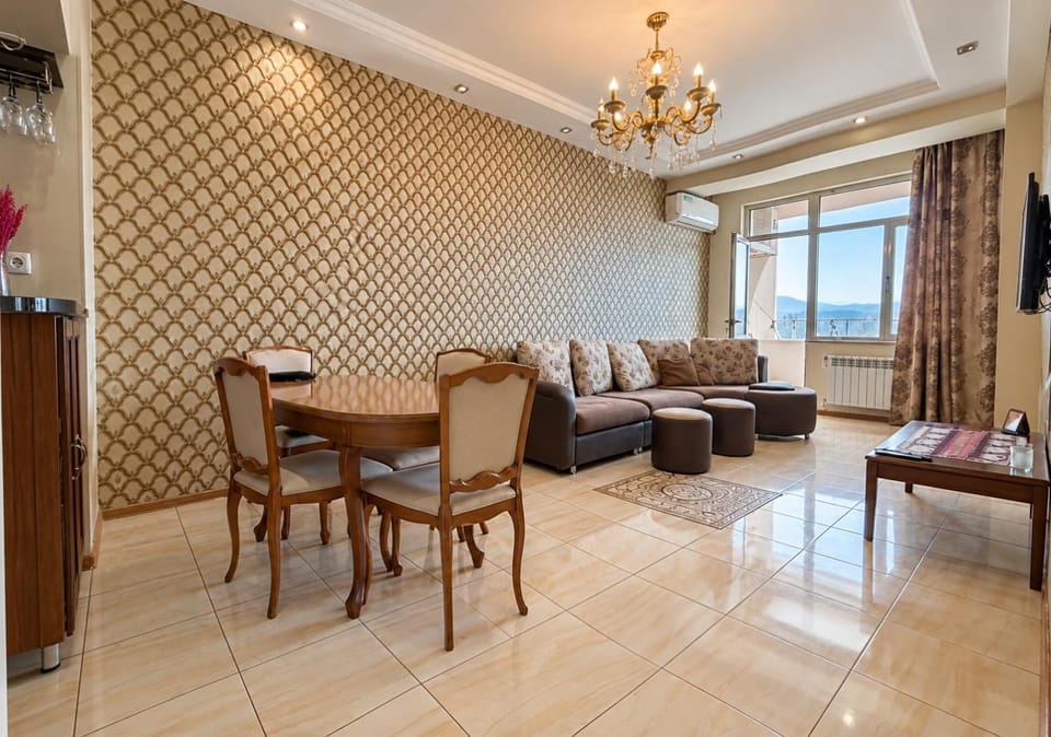 TV and multimedia, Living room, Seating area, Dining area