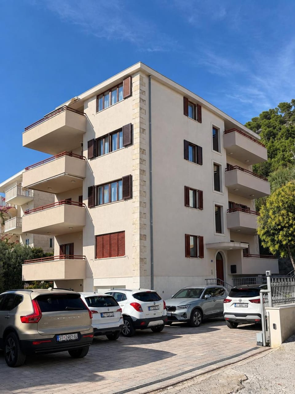 MIHONOS SUPERIOR APARTMENT - spacious 4-BR apartment with 3 terraces - 170 m2 - breathtaking panoramic sea views - walking distance to the city centre and beach - BURALUX Properties Apartment in Split