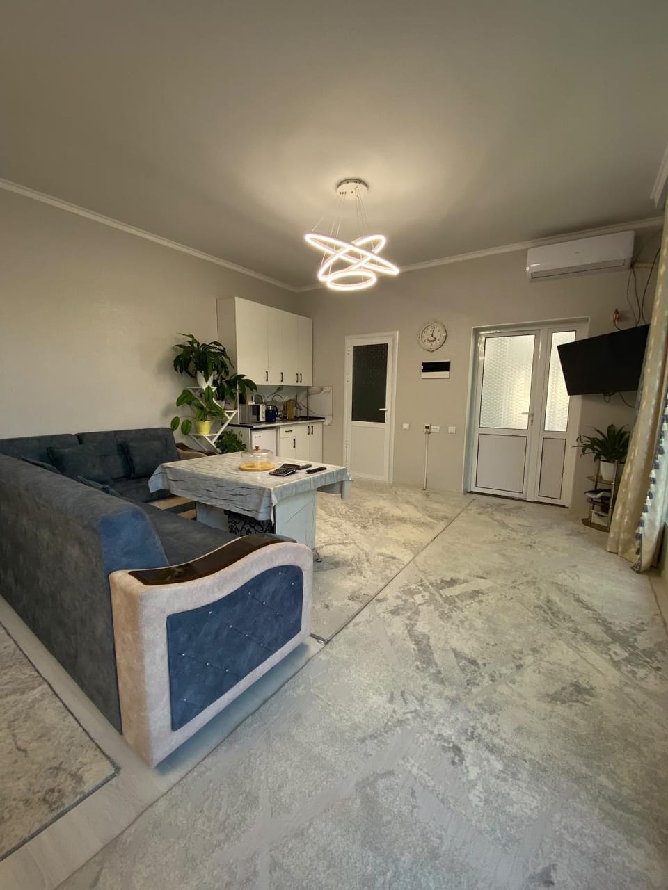 TV and multimedia, Kitchen or kitchenette, Living room, Seating area