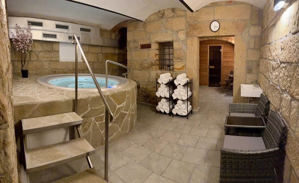 Hot Tub, Sauna, Spa and wellness centre/facilities