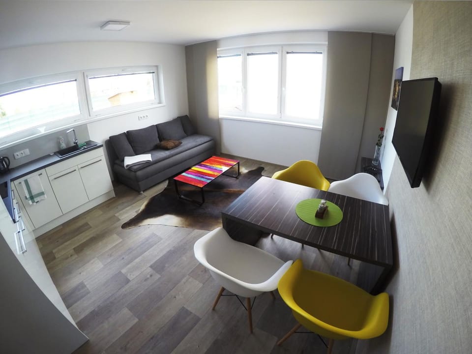 Photo of the whole room, Seating area