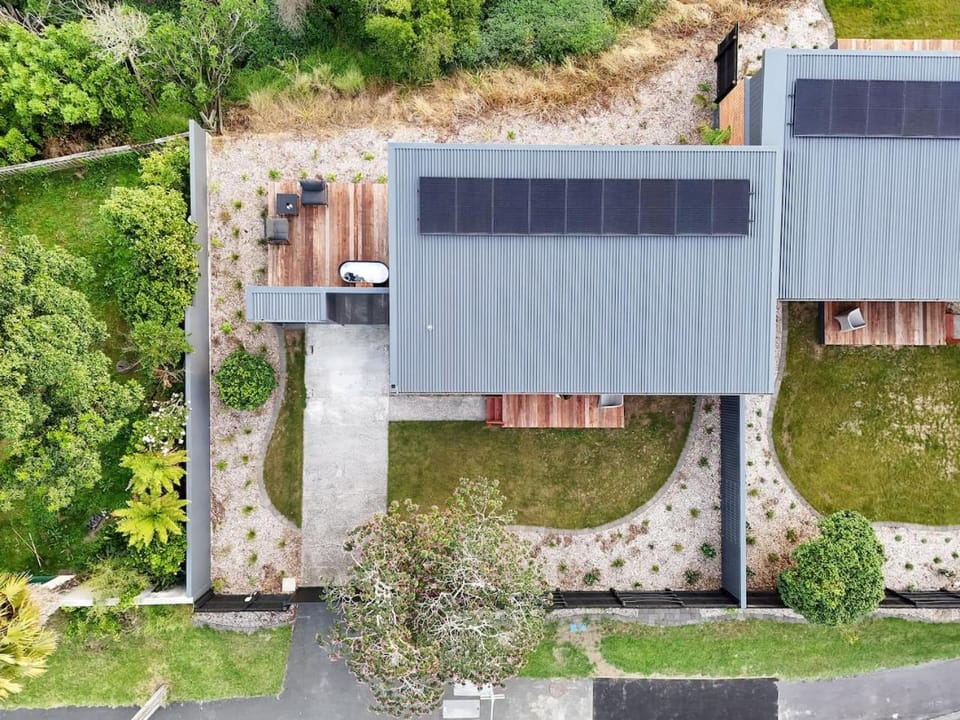 City Centre, Luxe Retreat, Outdoor Tub -By KOSH House in Hamilton