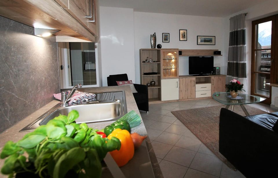 TV and multimedia, Kitchen or kitchenette, Living room, Seating area