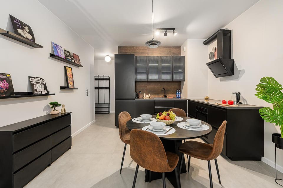 Kitchen or kitchenette, Dining area, stove