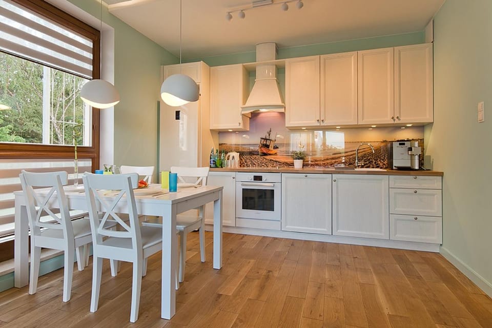 Property building, Coffee/tea facilities, Kitchen or kitchenette, Living room, Dining area