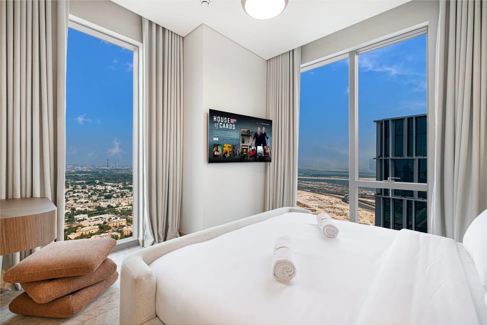 VIDA Dubai Mall Residences 2Bed Luxury Suite with PS5 and direct link to Dubai Mall Access on Penthouse Floor Apartment in Dubai