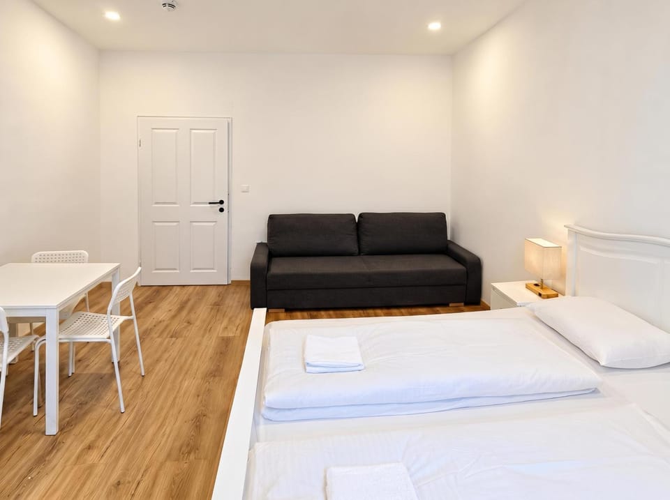 Bed, Seating area, Dining area, Bedroom