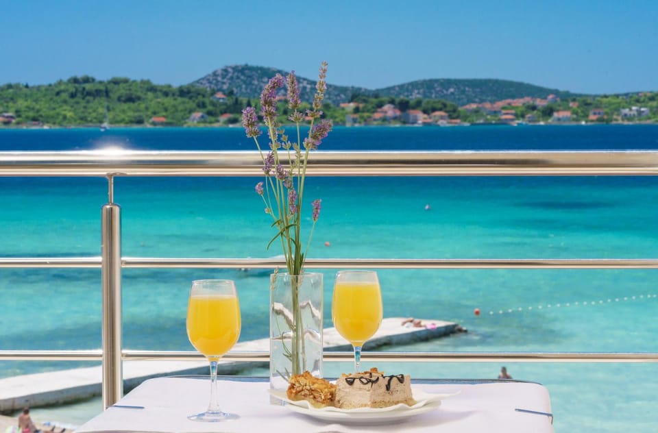 View (from property/room), Balcony/Terrace, Beach, Sea view, Drinks