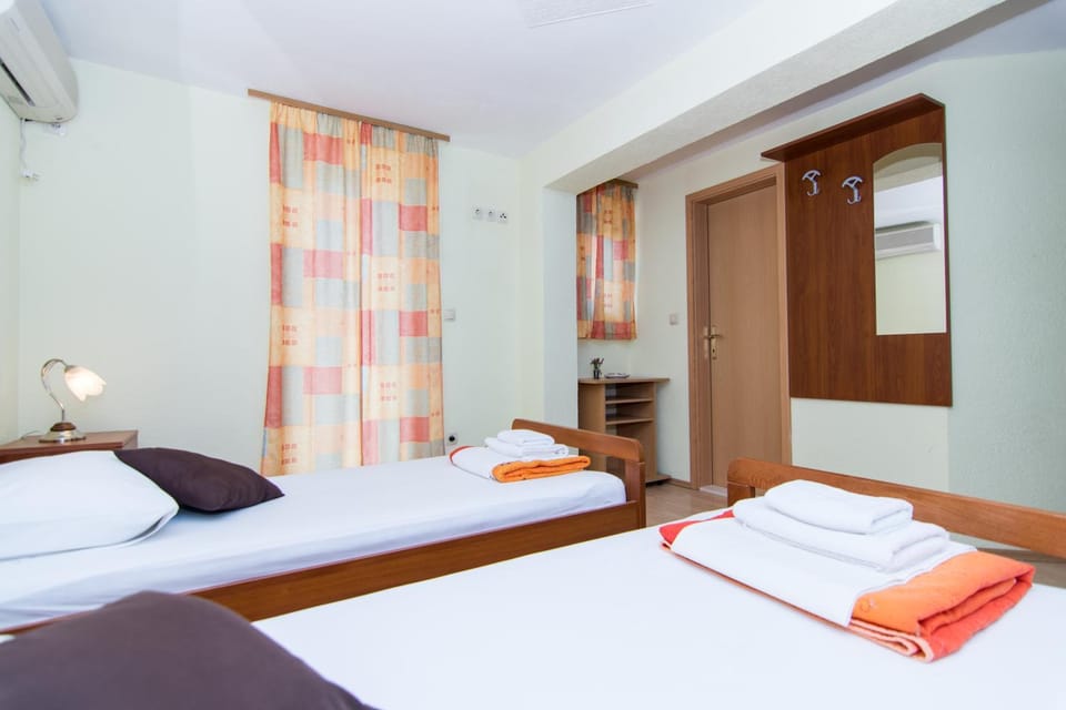 Villa Jadran Trogir ćiovo Bed and Breakfast in Trogir