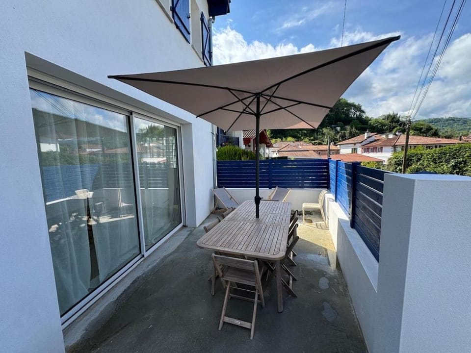 Patio, Dining area