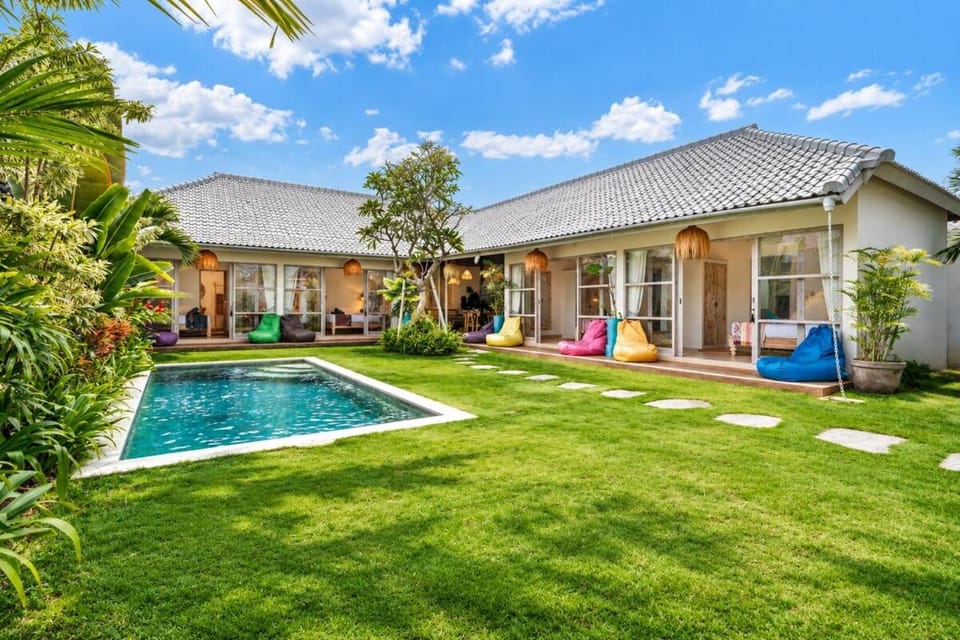 Property building, Garden view, Pool view, Swimming pool