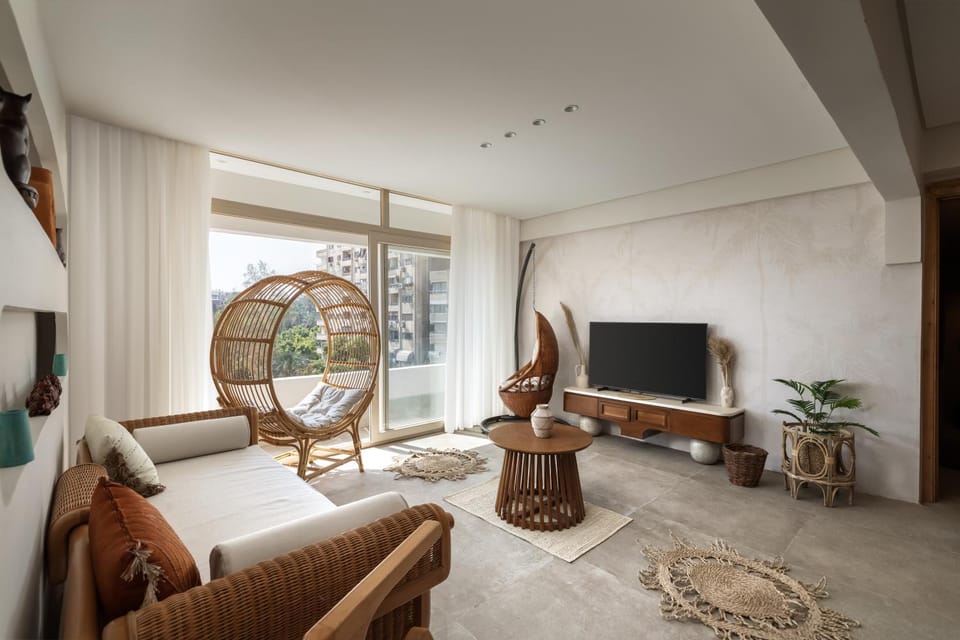 Communal lounge/ TV room, TV and multimedia, Living room, Seating area, Evening entertainment