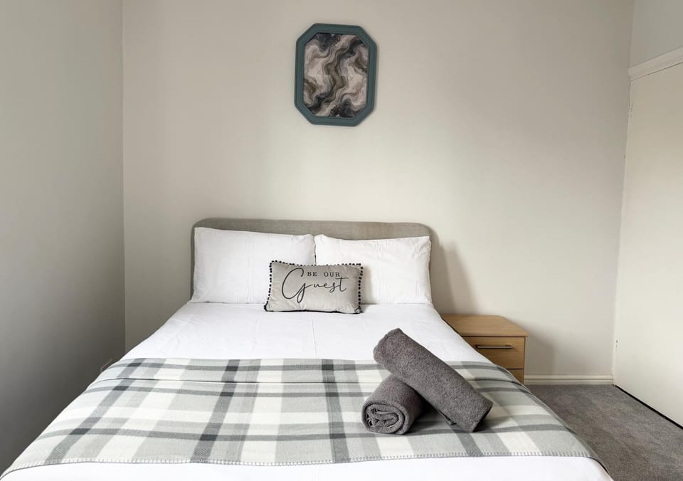 The West Arthur Residence 3 Bed with Free parking Apartment in Sittingbourne
