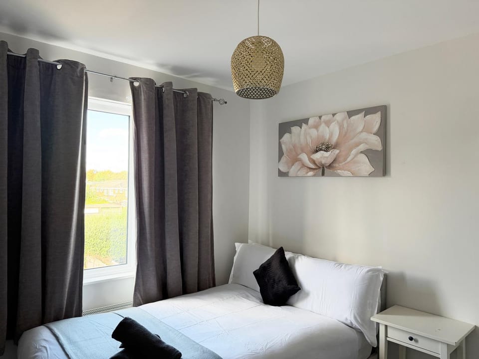 The West Arthur Residence 3 Bed with Free parking Apartment in Sittingbourne
