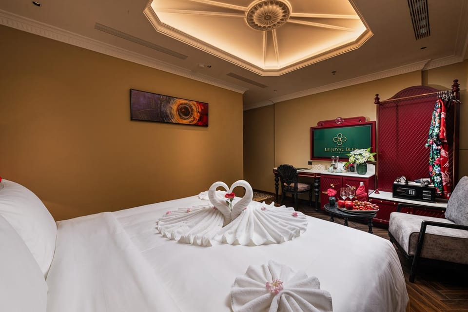 Bed, TV and multimedia, Photo of the whole room, Bedroom, hair dresser