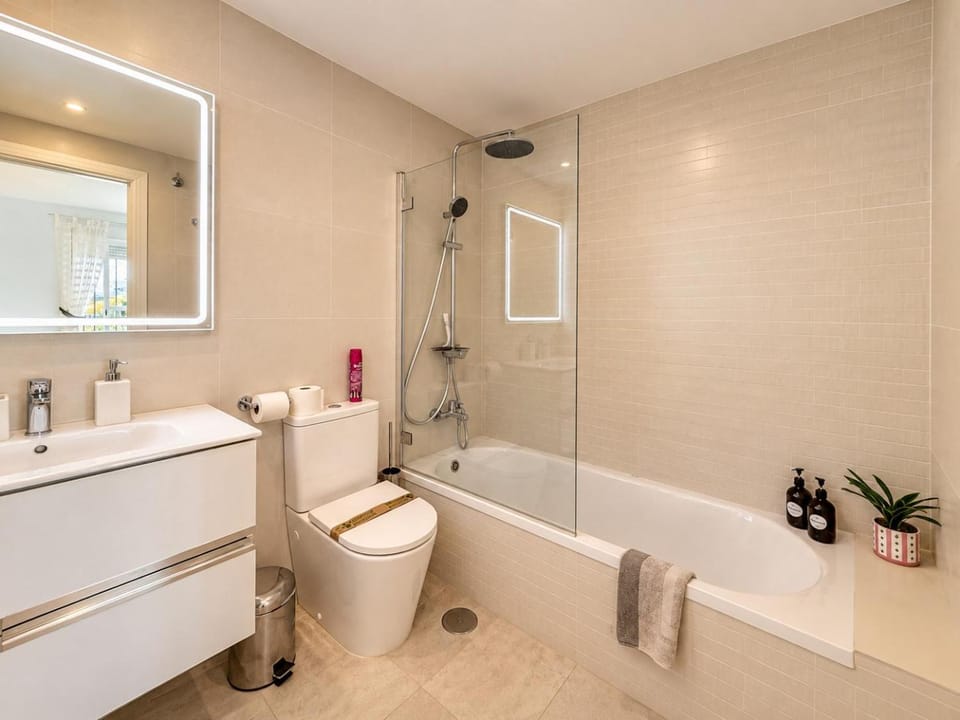 Apartamento A C Wifi aparcamiento y piscina cerca Puerto Banus - Lorcrimar IV 7 Apartment in Marbella