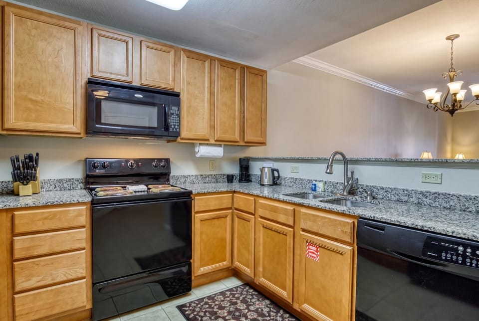 Coffee/tea facilities, Kitchen or kitchenette, Decorative detail, Decorative detail, Communal kitchen, dishwasher, microwave, oven, stove, stove, toaster, toaster, kitchen, kitchen
