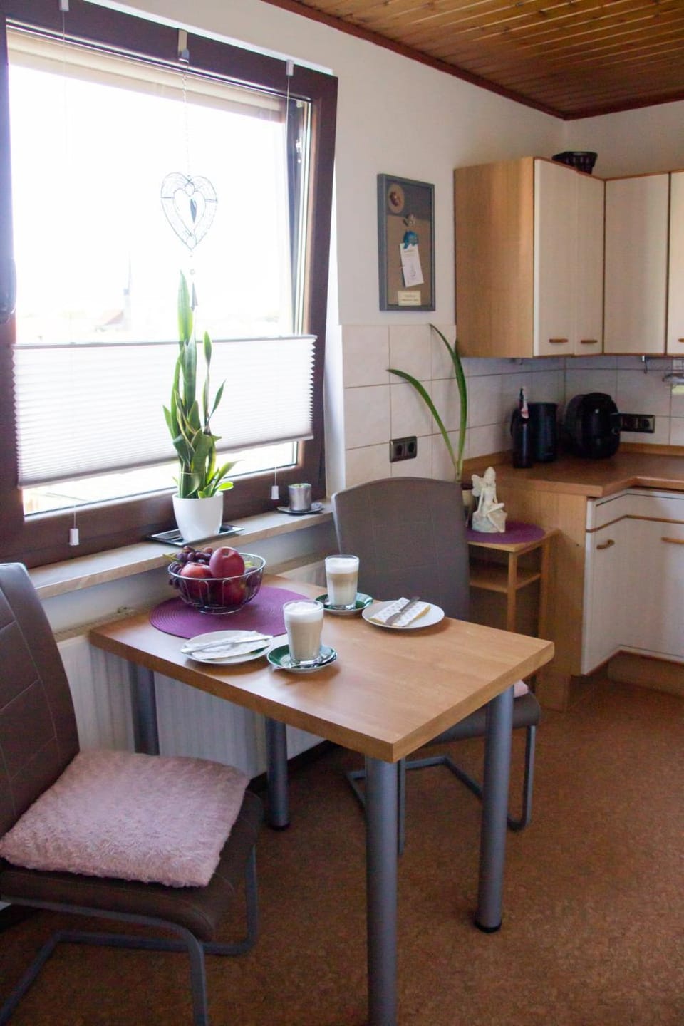 Kitchen or kitchenette, Seating area