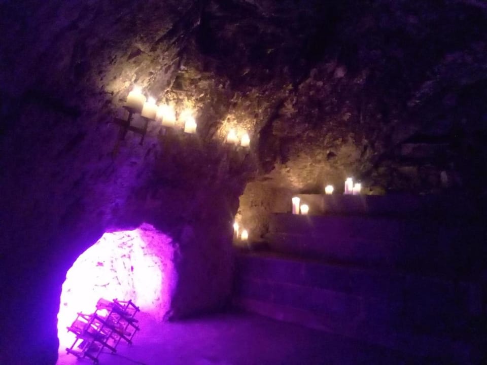 A very RARE Home with a White Cliffs CAVE! Apartment in Dover