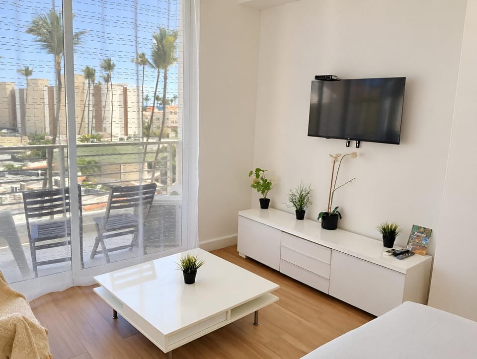 TV and multimedia, View (from property/room), Balcony/Terrace, Living room, Seating area