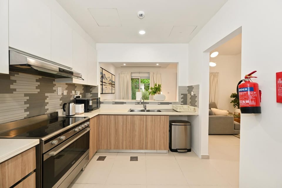 Cozy 3BR Family Townhouse, Near Global Village House in Dubai