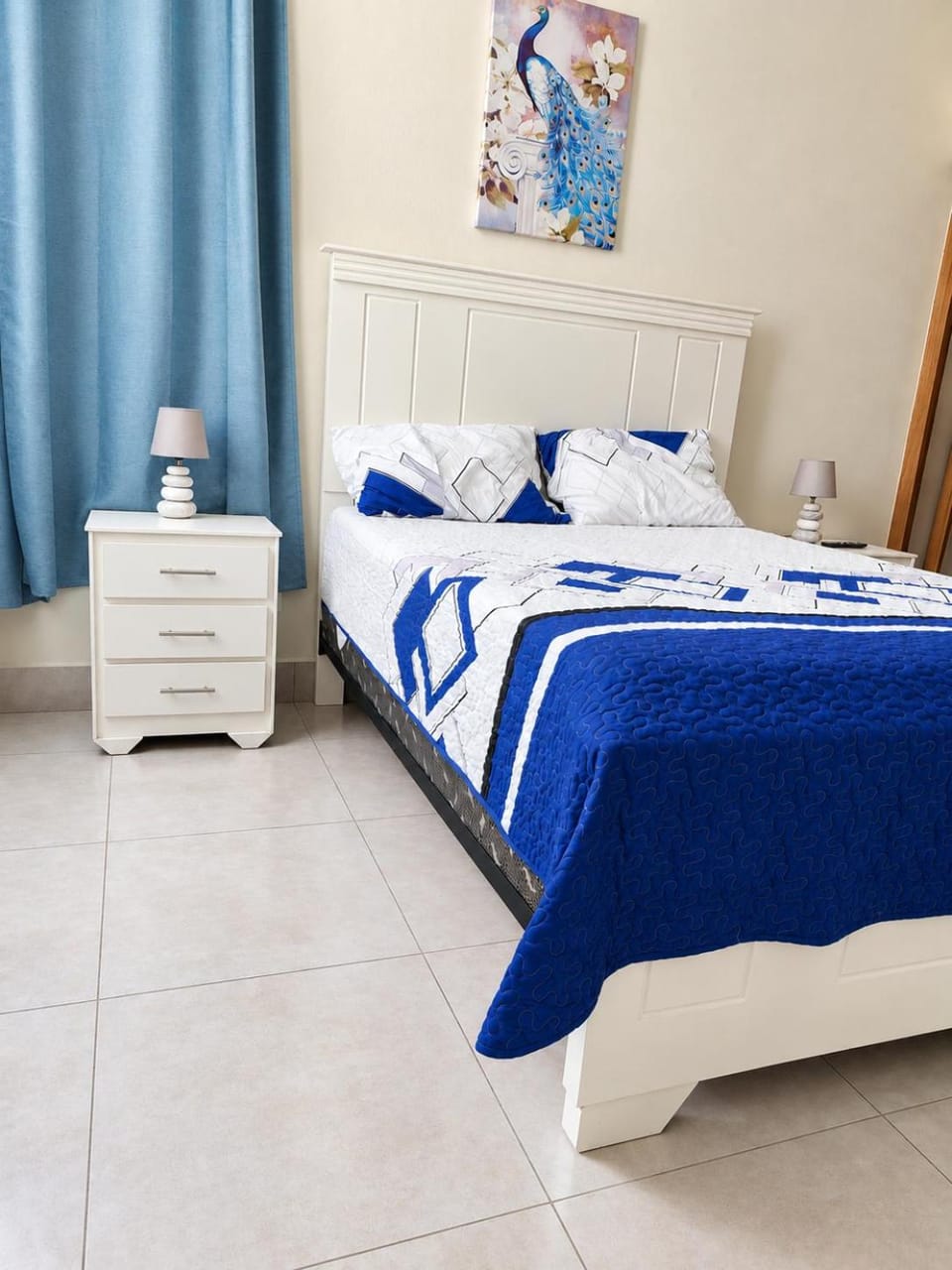 Photo of the whole room, Bedroom