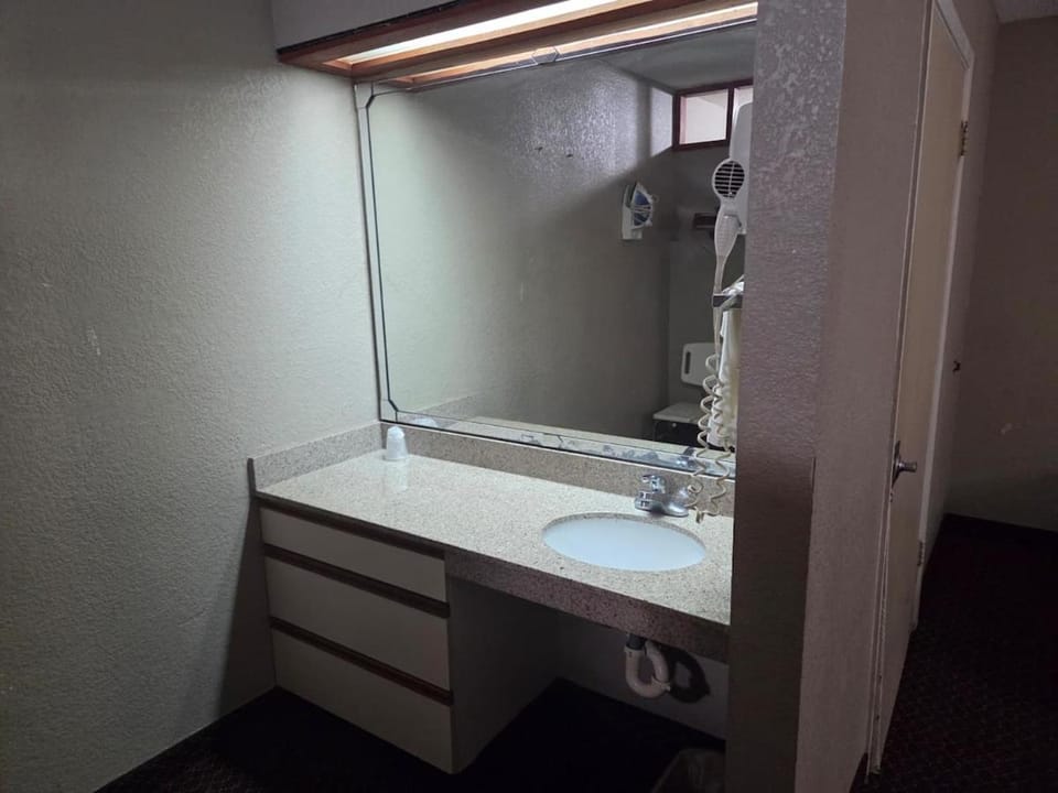 SA - King Bed Room with Full Kitchen 112 Apartment in San Antonio
