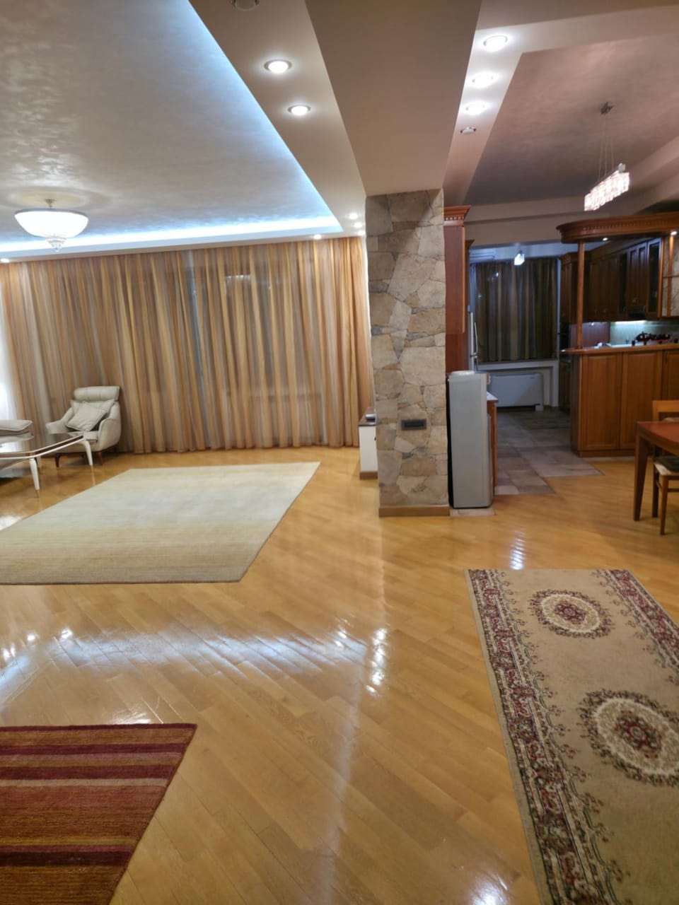 TV and multimedia, Kitchen or kitchenette, Living room, Photo of the whole room, Seating area, Dining area
