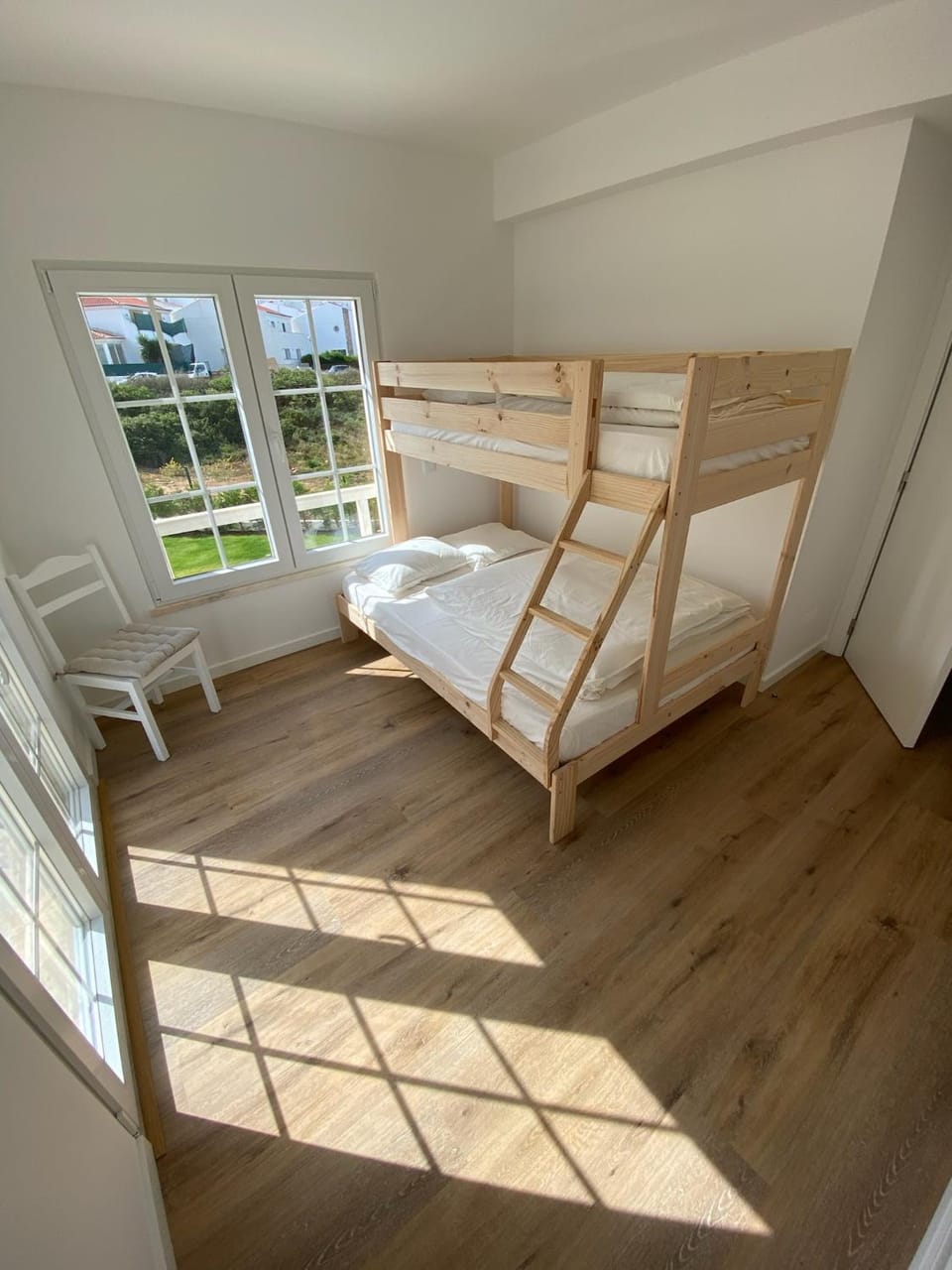 Bedroom, bunk bed
