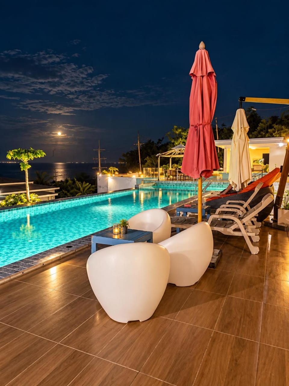 Pool view, Swimming pool, sunbed