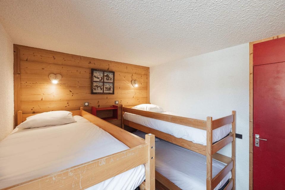Alpine Apartment with Parking - on slopes Apartment in Les Allues