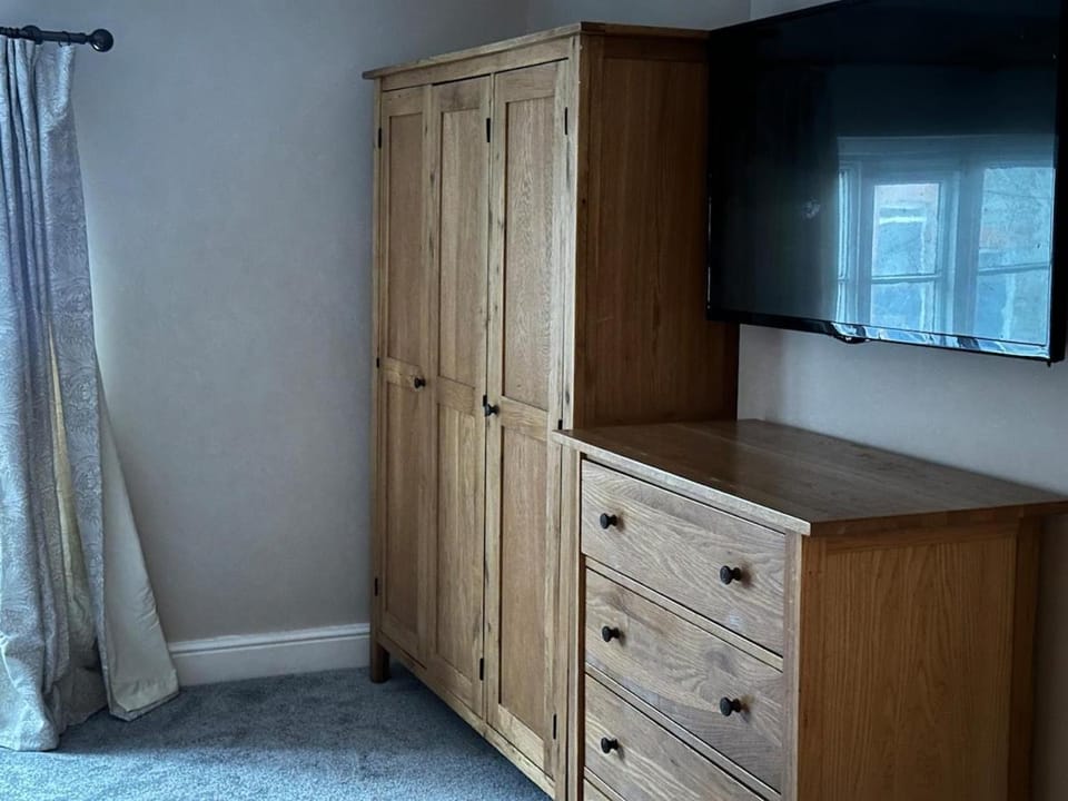 3 bed Hideaway cottage opposite Chalice Well House in Glastonbury