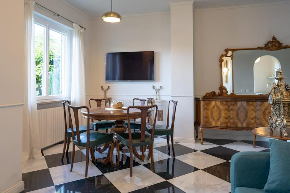 Lake Maggiore Gem Bronze Apartment in Stresa