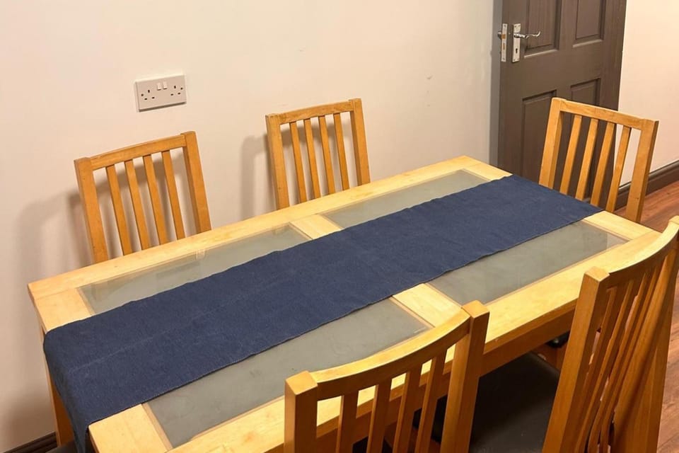 Apartment Sleeps 5 with Pets Welcome Apartment in Stoke-on-Trent