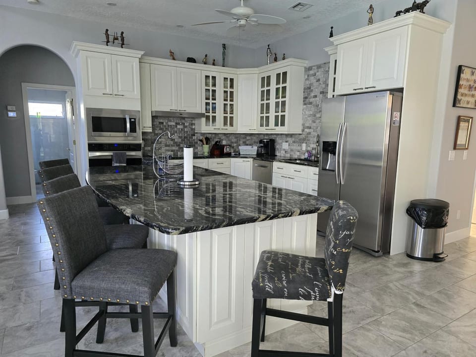 Sunshine Paradise on a 18 holes Golf Course House in Vamo