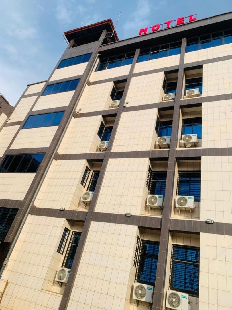 hôtel hélène et robert de Simbock Hotel in Yaoundé