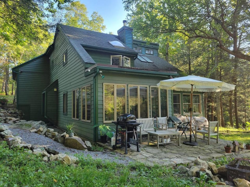 Green Country Home ~ Hot Tub ~ Privacy House in Philipstown