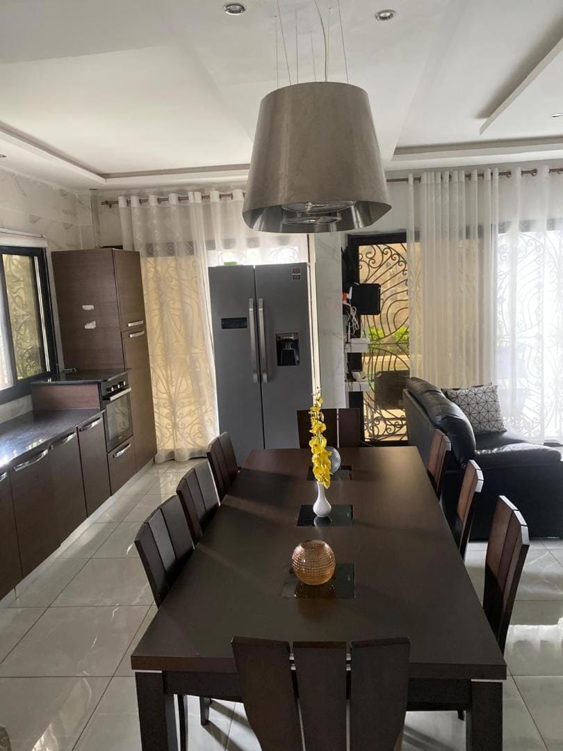 Kitchen or kitchenette, Kitchen or kitchenette, Living room, Dining area, oven, stove