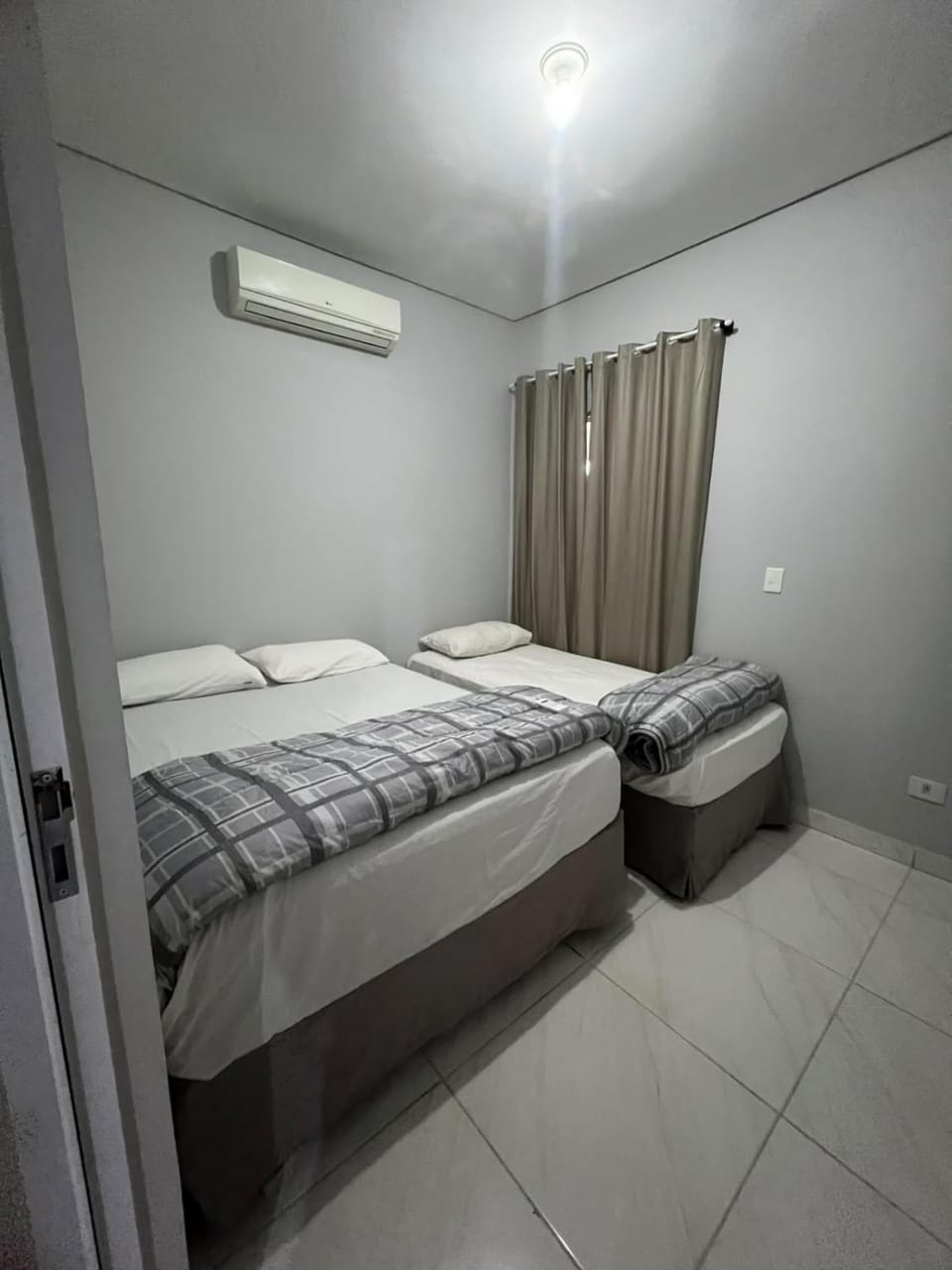 Bed, Bedroom, air conditioner