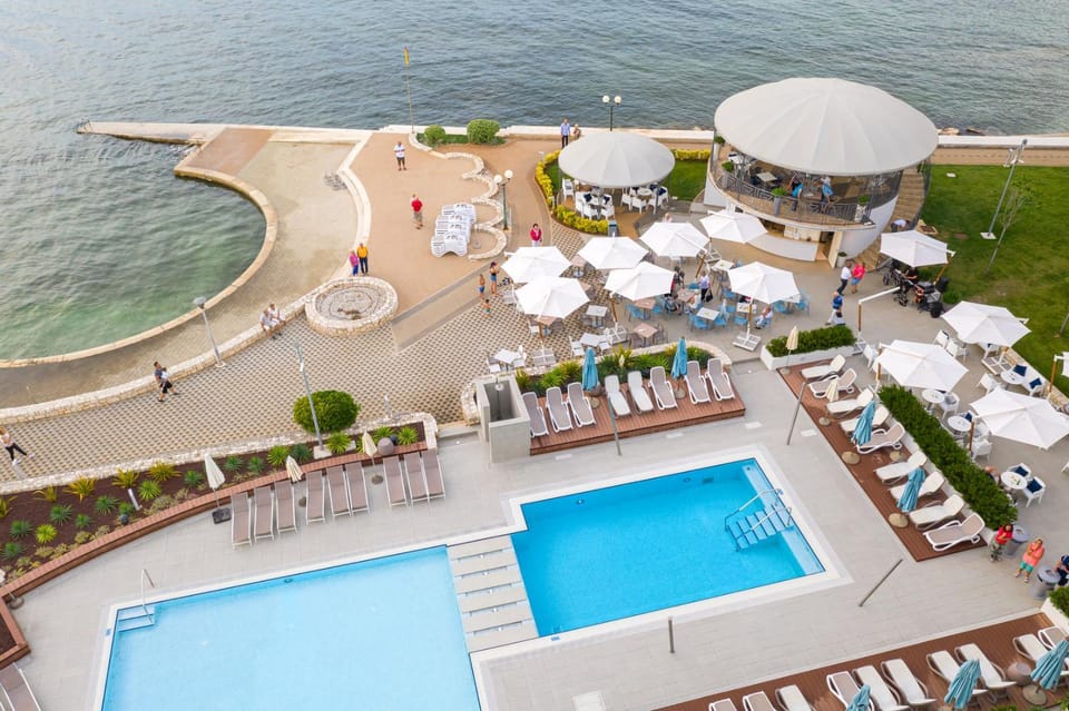 Restaurant/places to eat, Sea view, Sea view, Swimming pool