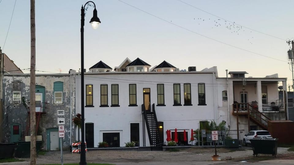 Property building, Location