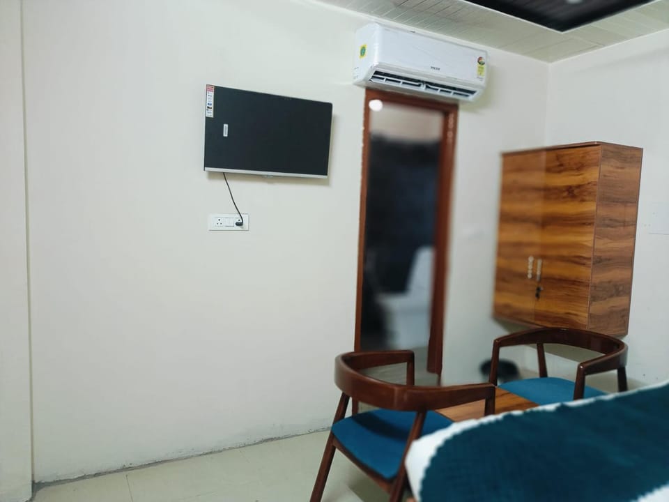 Bed, Bedroom, air conditioner