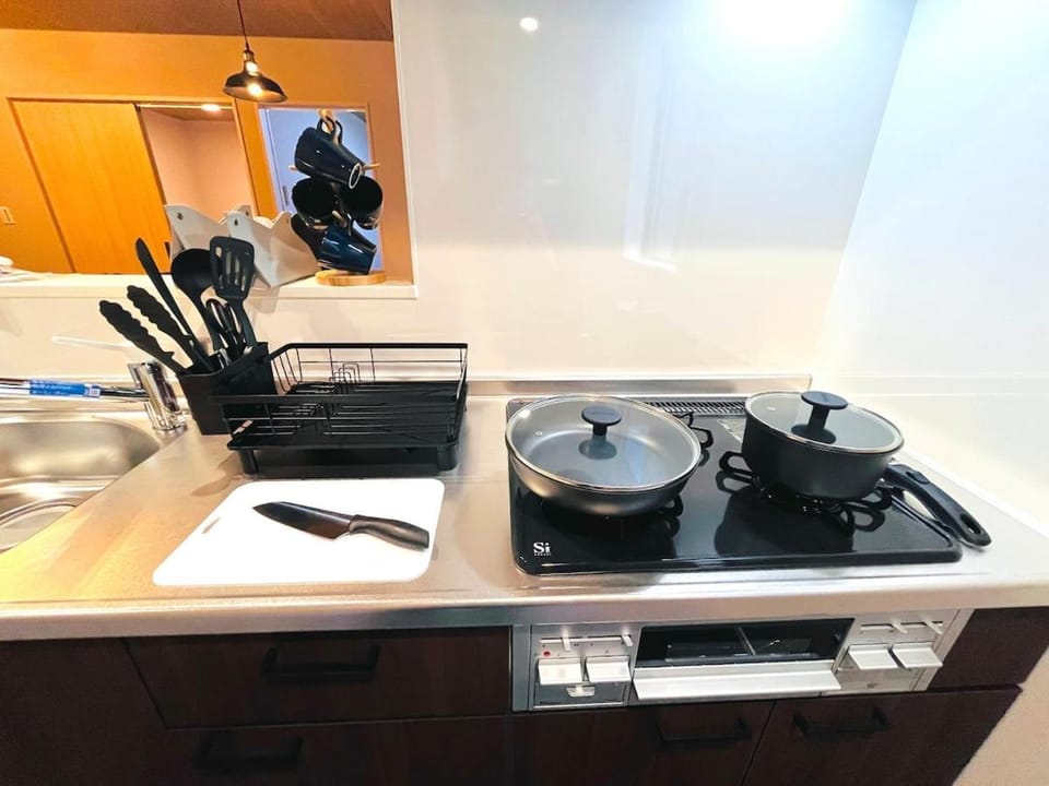 Newly built Max 10 ppl Good access to Hakata Station 2 bedrooms For large groups traveling to Fukuoka Apartment in Fukuoka