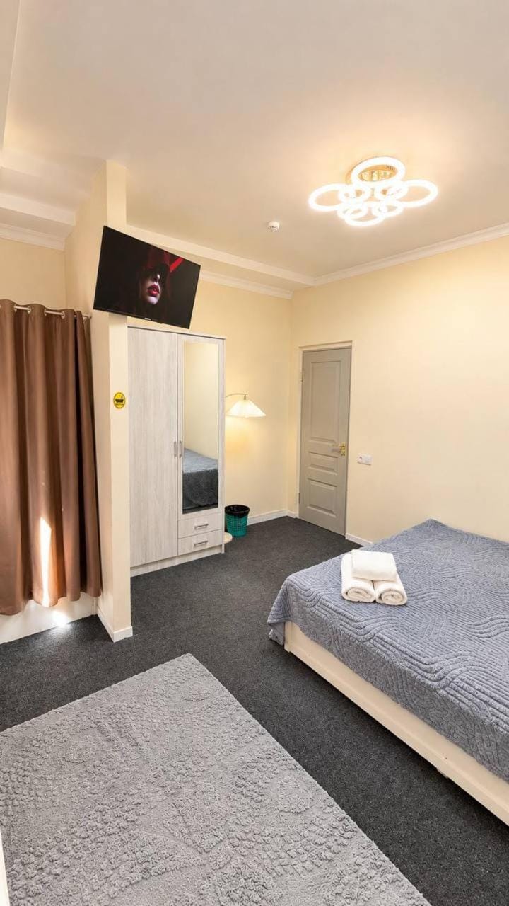Bed, TV and multimedia, Bedroom, wardrobe